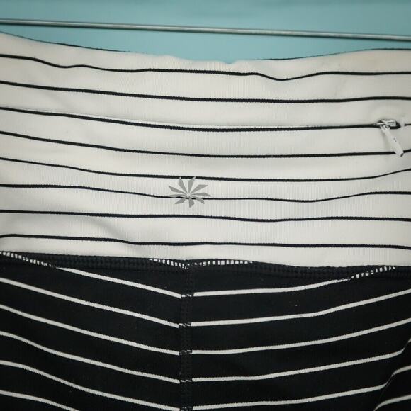Athleta Size Medium M Relay Striped Capri Black White Active Pockets Leggings - Picture 2 of 9